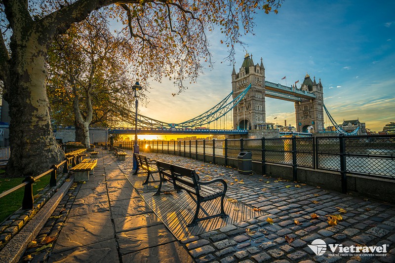 LONDON – STONEHENGE – LONDON  	(Ăn ba bữa)